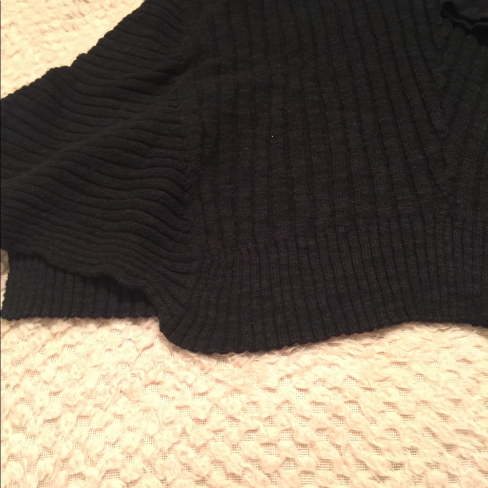 Beautiful Black warm pullover sweater - Picture 4 of 4